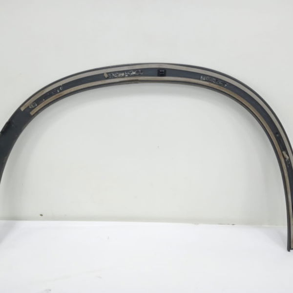 Moldura Paralama Dianteiro Direito Gla 200 2015 2016 