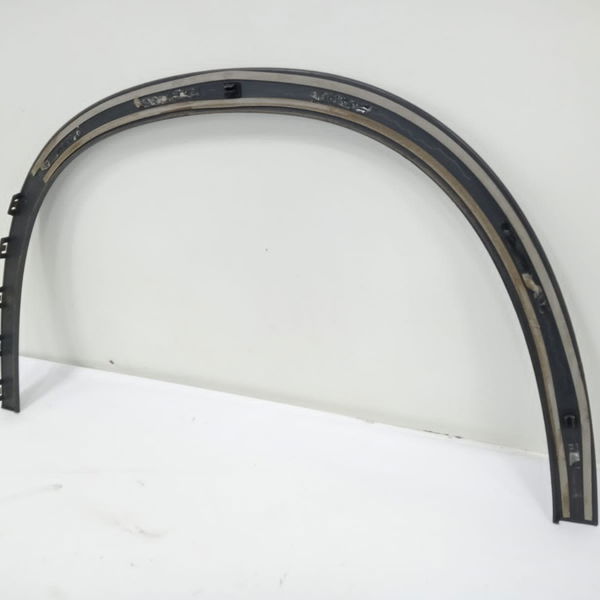 Moldura Paralama Dianteiro Direito Gla 200 2015 2016 