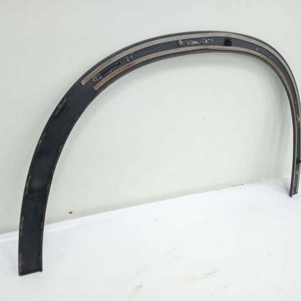 Moldura Paralama Dianteiro Direito Gla 200 2015 2016 