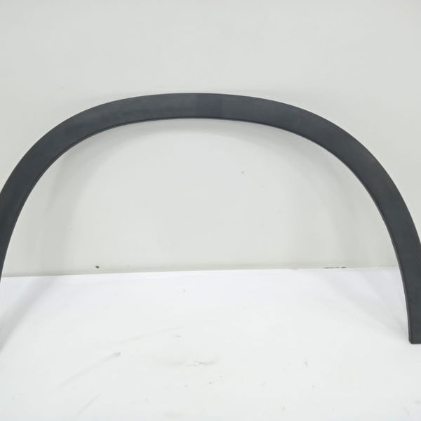 Moldura Paralama Dianteiro Direito Gla 200 2015 2016 