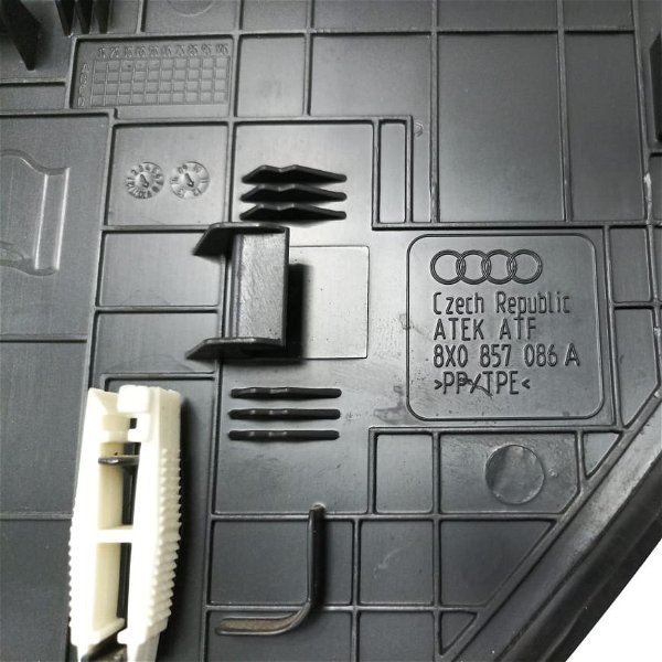 Acabamento Direito Painel Audi A1 Tfsi Sportback 2013