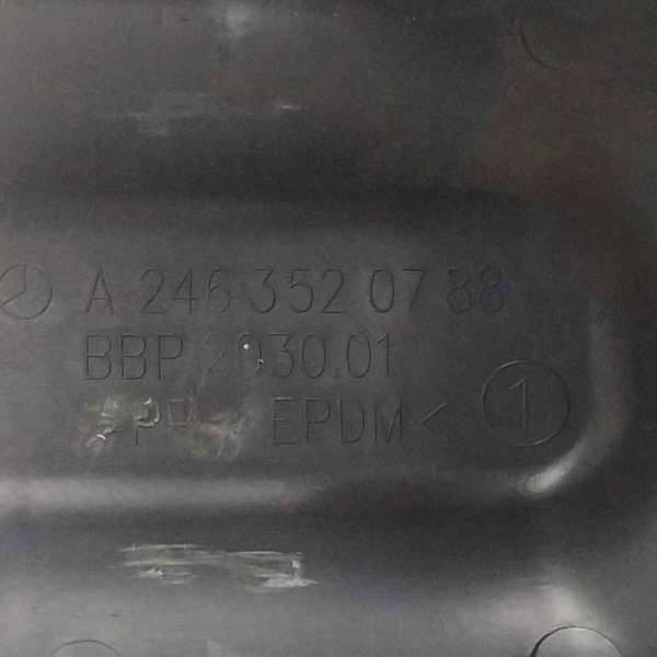 Acabamento Braço Curvo Traseiro Esquerdo Mercedes A200 2014