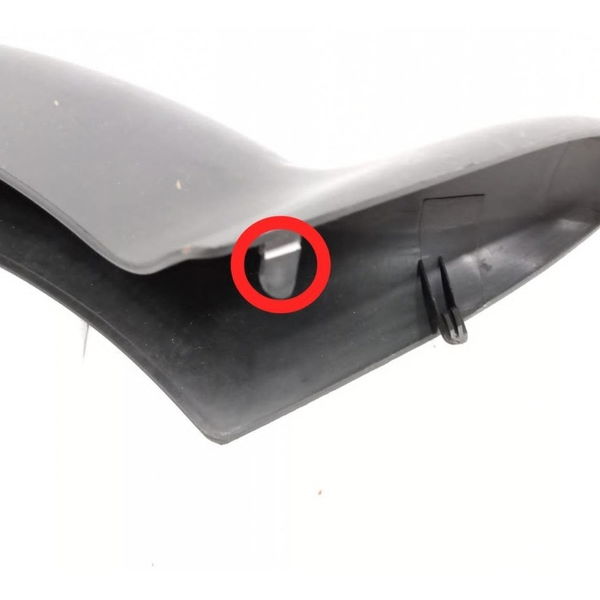 Acabamento Dobradiça Tampa Tras Esquer Bmw 320i 2014 Detalhe