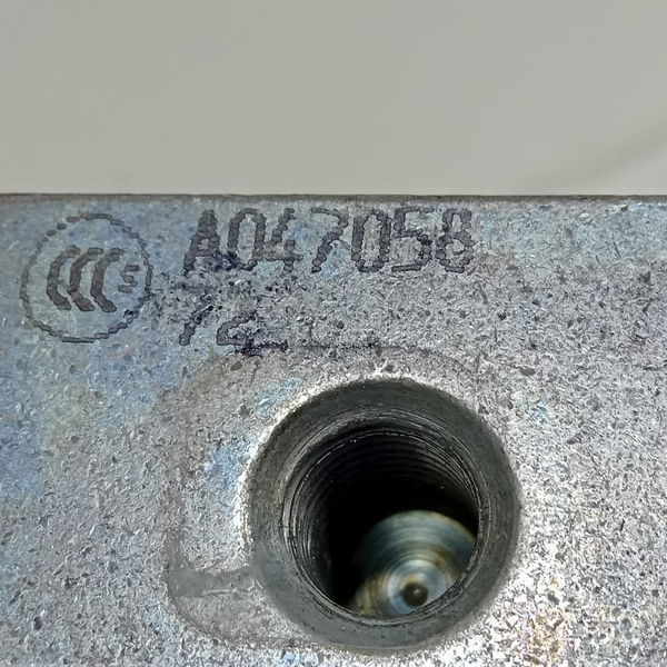 Dobradiça Superior Porta Traseira Esquerda Bmw 320i 2014