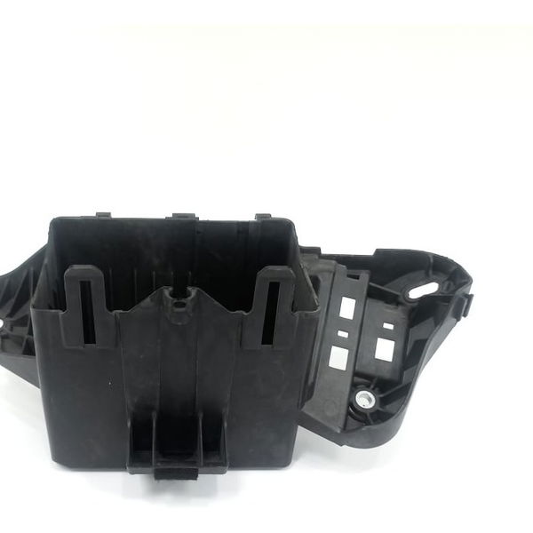 Suporte Caixa Bateria Auxiliar Mercedes Gla 2015 2016