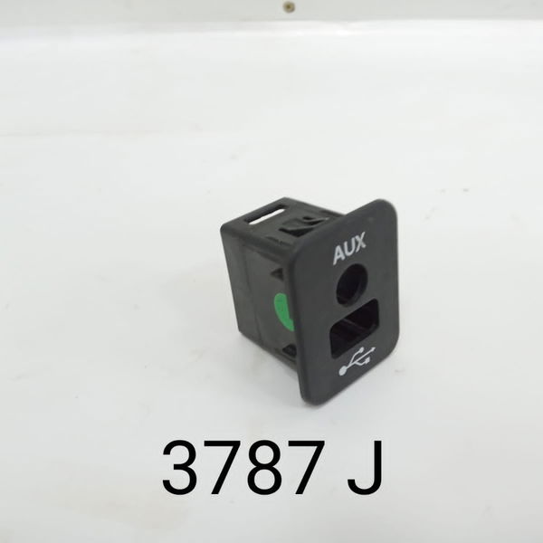 Acabamento Tomada Usb Fiat Freemont 2.4 2013