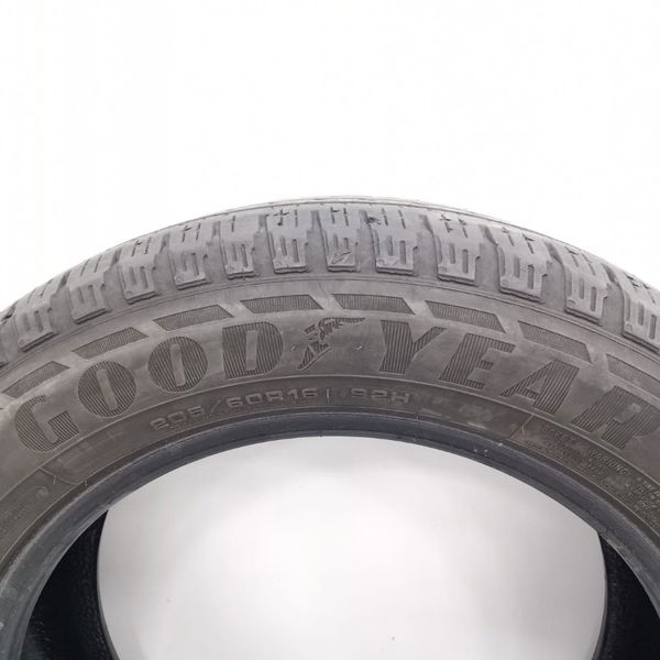 Pneu Goodyear Efficientgrip P 205/60r16 92 H N3 Detalhe