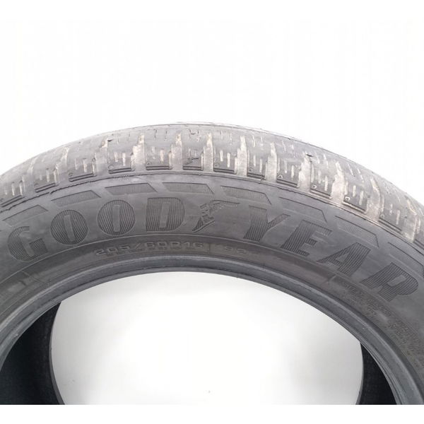 Pneu Goodyear Efficientgrip P 205/60r16 92 H N4 Detalhe