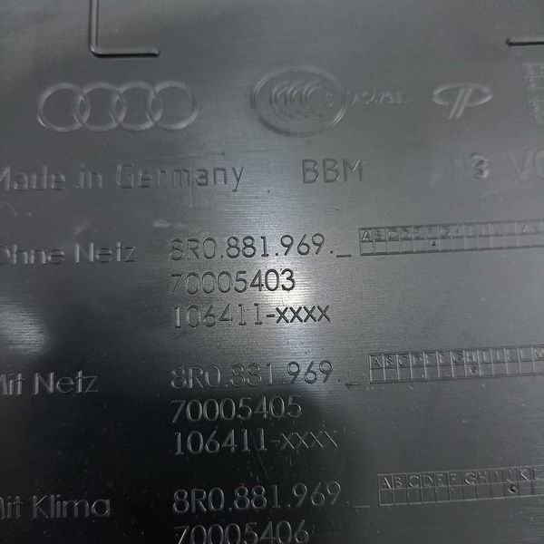 Acabamento Banco Dianteiro Direito Audi Q3 2015 8r0881969