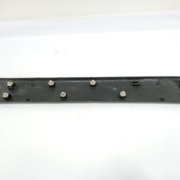 Aplique Porta Dianteira Direita Peugeot Partner 2003 Detalhe