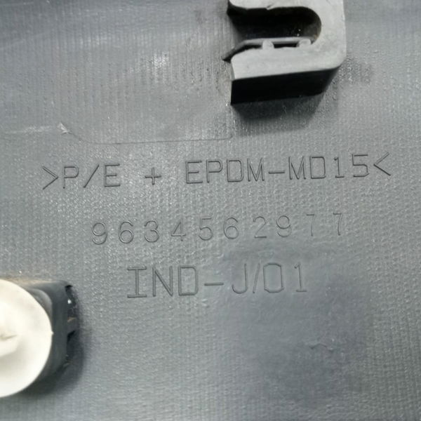 Aplique Porta Dianteira Direita Peugeot Partner 2003 Detalhe