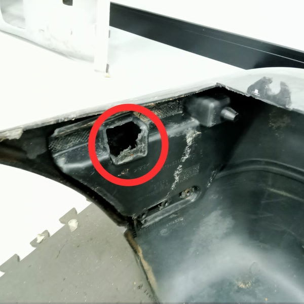 Para-choque Traseiro Peugeot Partner 2003 Detalhe