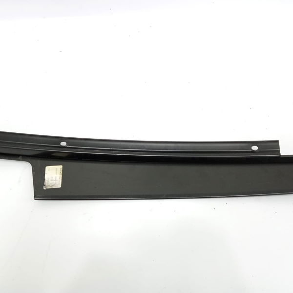 Acabamento Coluna Porta Dianteira Direita Bmw X1 2012