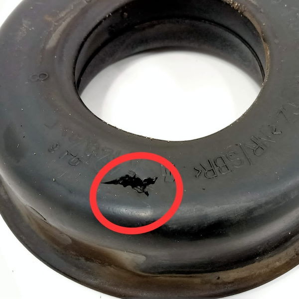 Batente Mola Inferior Traseiro Direito Bmw X1 2012 Detalhe