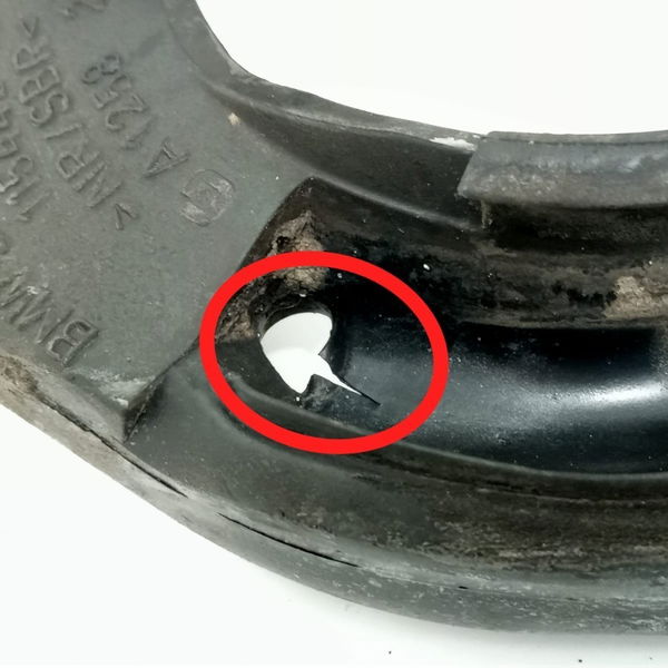 Batente Superior Mola Traseira Esquerda Bmw X1 2012 Detalhe