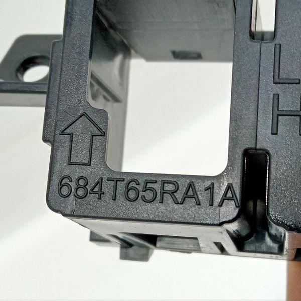 Moldura Botão Tração Estabilidade Kicks 2018 684t65ra1a