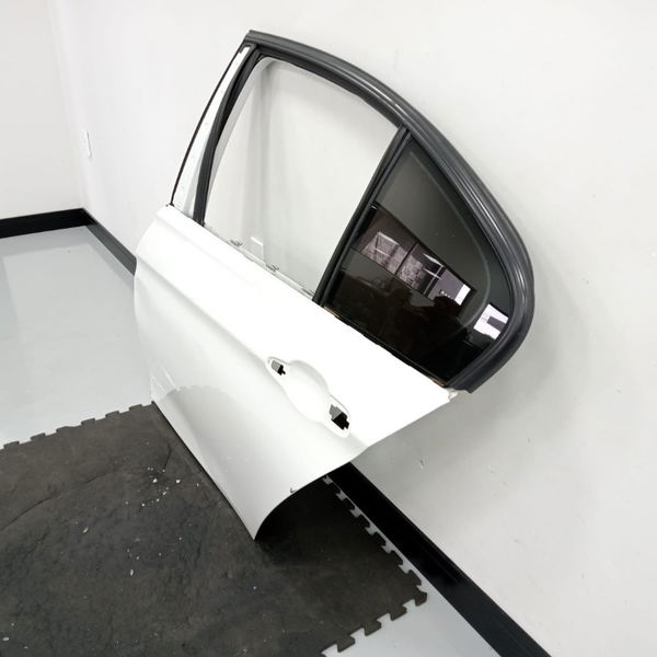 Porta Traseira Esquerda Bmw 328i 2014 Detalhe