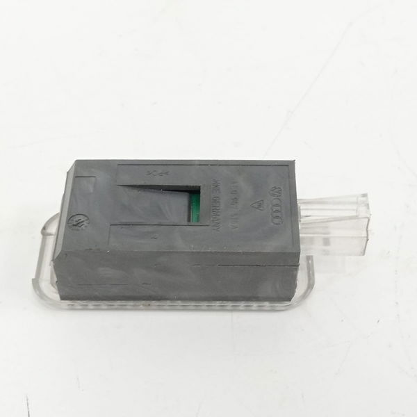 Luz Cortesia Audi Q3 2015 4e0947415