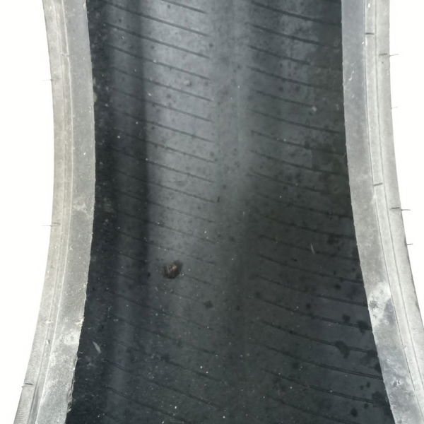 Pneu Bridgestone Turanza Er33 215/50 R17 Detalhe Dot 2416