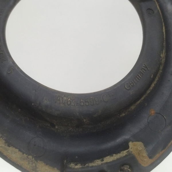 Calço Inferior Traseiro Esquerdo Ford Focus 2016