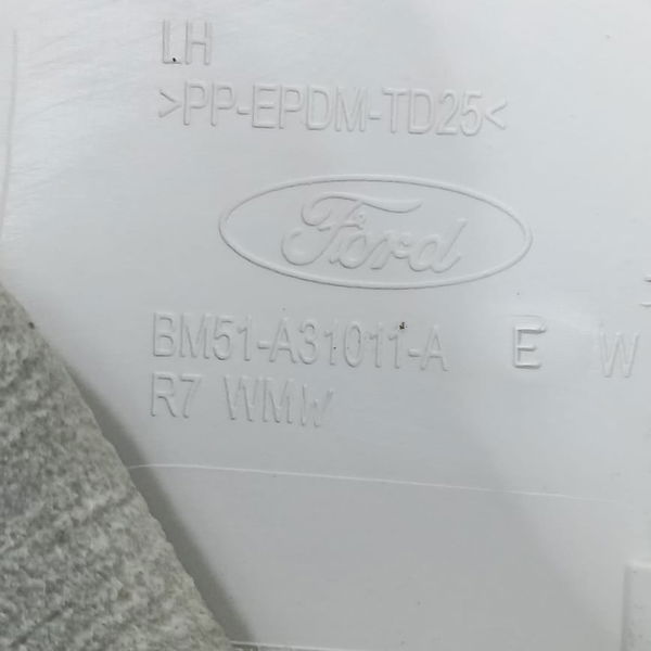 Acabamento Coluna Traseira Esquerda Ford Focus 2016