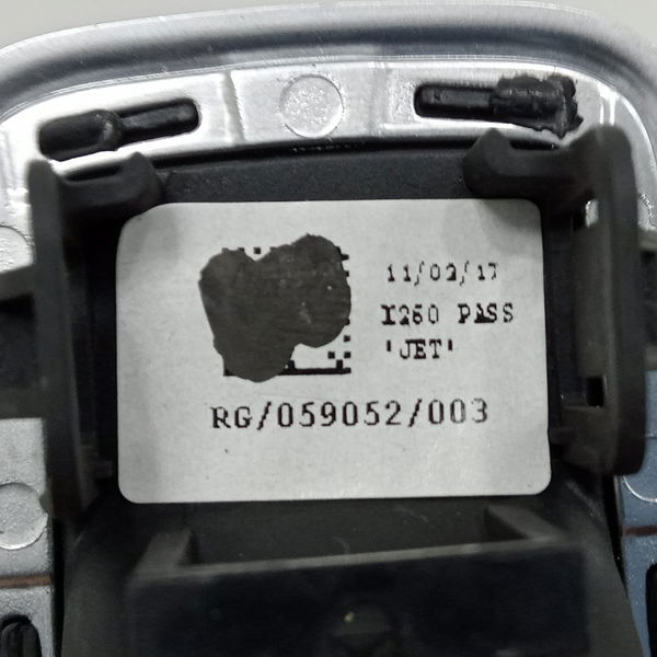 Moldura Comando Vidro Traseiro Direito Jaguar Xf25t 2017
