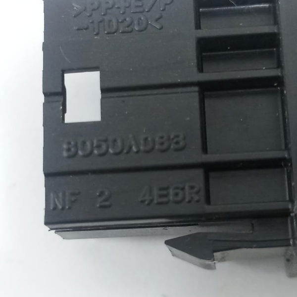 Botão Falso Mitsubishi Outlander 2014 8050a083 N2