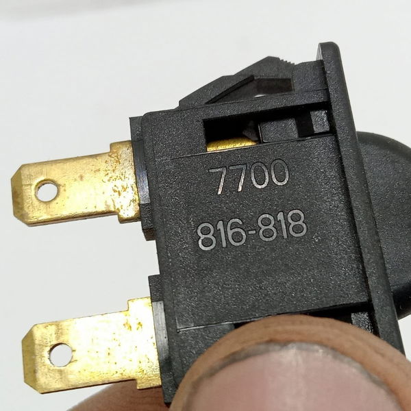 Interruptor Luz Porta Luvas Renault Logan 2018 7700816818