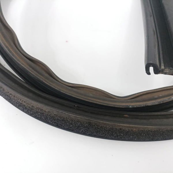 Borracha Esquerda Carroceria Citroen C4 Cactus 2022