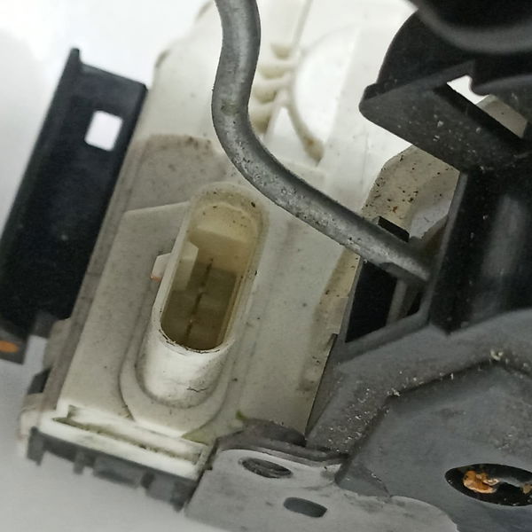 Fechadura Porta Dianteira Esquerda Mercedes C180 2013