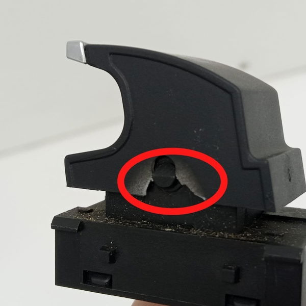 Comando Vidro Porta Dianteira Direita Tiguan 2010 Detalhe