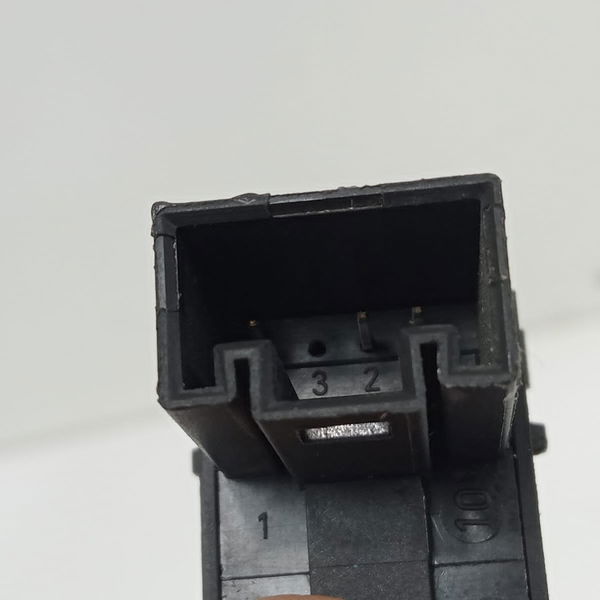 Comando Vidro Porta Dianteira Direita Tiguan 2010 Detalhe