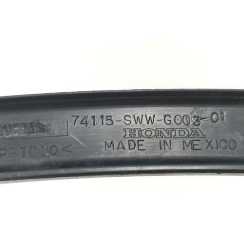Moldura Paralama Dianteiro Direito Honda Crv 2.0 4×2 2010