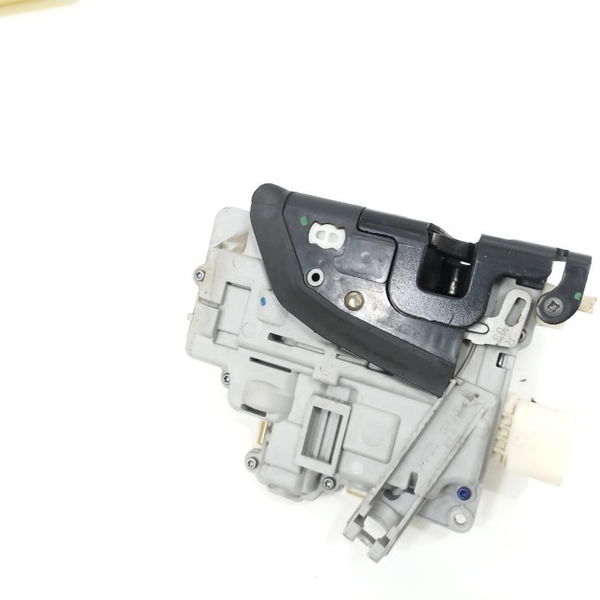 Fechadura Porta Dianteira Direita Passat Variant 2.0tsi 2013