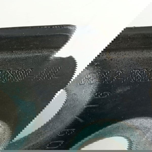 Dobradiça Inferior Dianteira Direita Ford Ka S 1.0 2017 2018