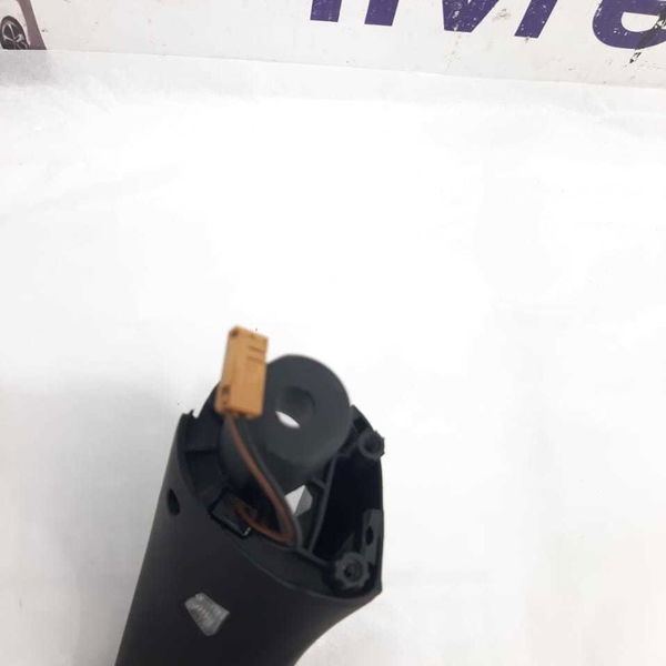 Apoio Encosto Braço Dianteiro Esquerdo Audi Q3 2013 Detalhe