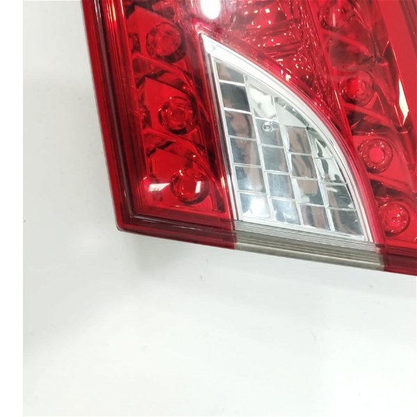 Lanterna Direita Tampa Traseira Nissan Sentra 2015