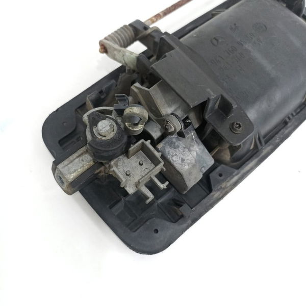 Maçaneta Externa Dianteira Dir Mercedes-benz Axor 1933 2012