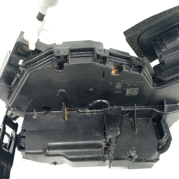 Fechadura Porta Traseira Esquerda Vw T-cross Hl 2022 Detalhe