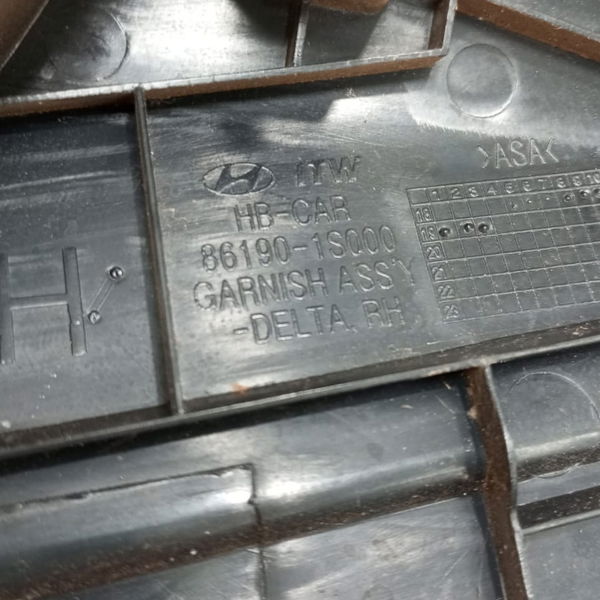 Moldura Externa Retrovisor Lado Direito Hb20 Hatch 2019