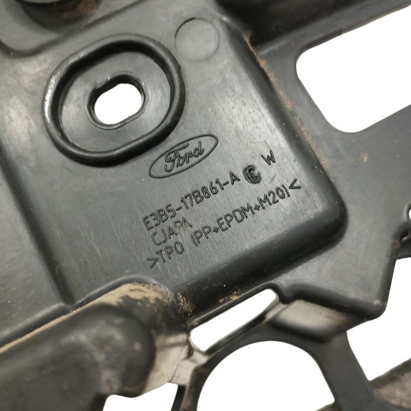 Guia Central Parachoque Traseiro Ford Ka 2015