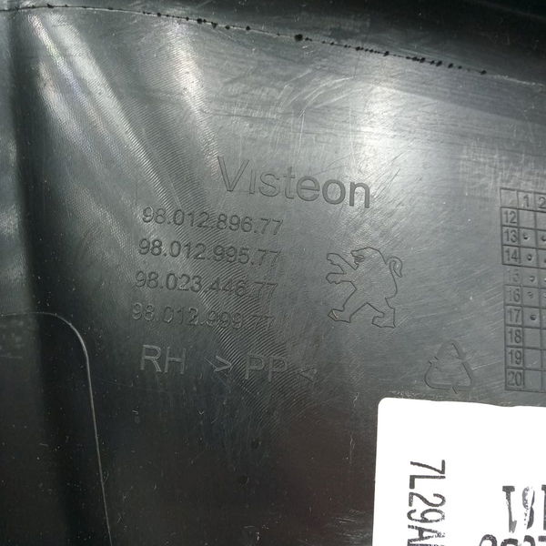 Forro Porta Dianteira Direita Peugeot 208 2016 Meia Detalhe