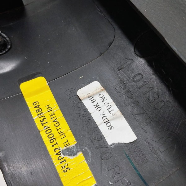 Acabamento Direito Tampa Traseira Jeep Compass 2020