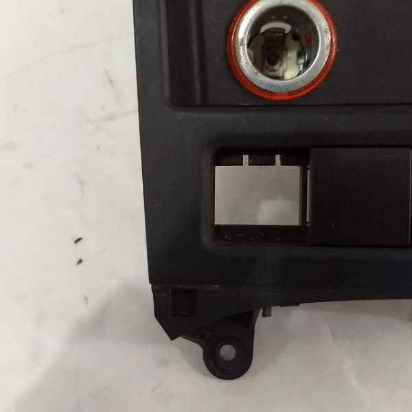 Porta Objetos Acendedor Aux Central Jetta 2014 (detalhe)