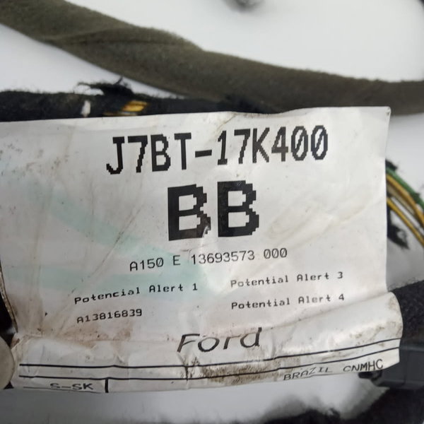 Chicote Tampa Traseira Ford Ka 1.0 2020 Detalhe