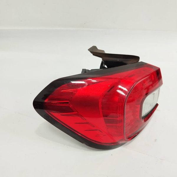 Lanterna Esquerda Fiat Argo Drive 1.0 3cc 2023 Detalhe Esquerdo Vermelho