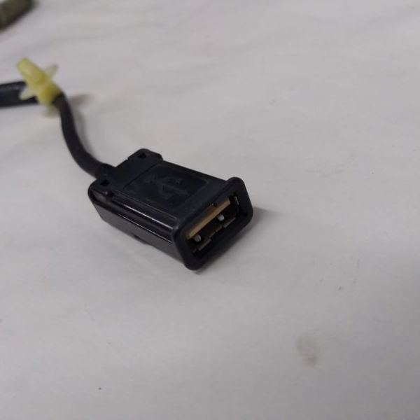 Cabo Usb Mercedes Benz Cla 200 2018