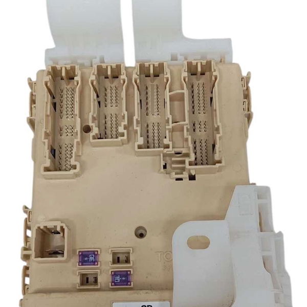 Caixa Fusiveis Painel Interno Toyota Corolla 2017 8273012l62