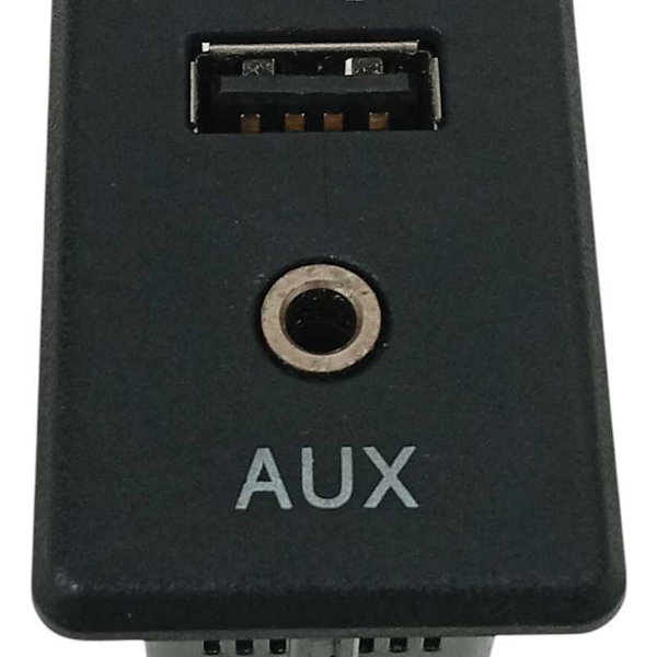 Entrada Usb Aux Nissan Kicks 2019 Preto