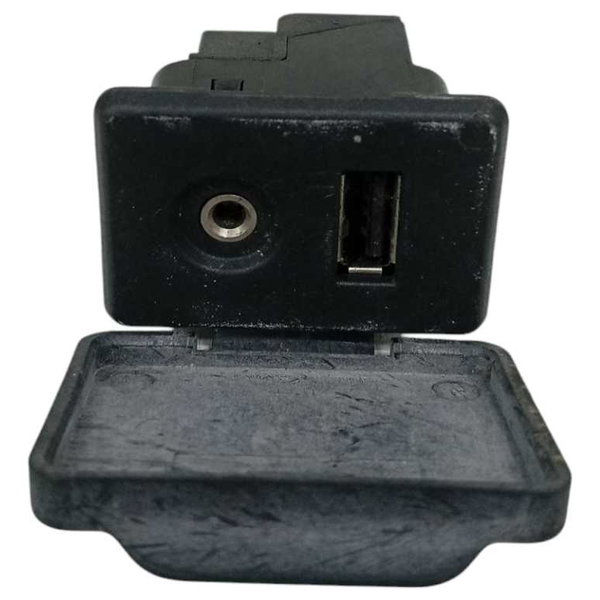 Entrada Usb Aux Nissan Sentra 2015 Preto